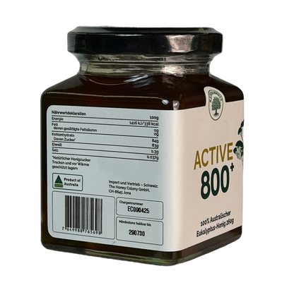 Glas Active 800+ australischer Eukalyptus-Honig, schräg von hinten mit Nährwerttabelle und Etikett dargestellt.